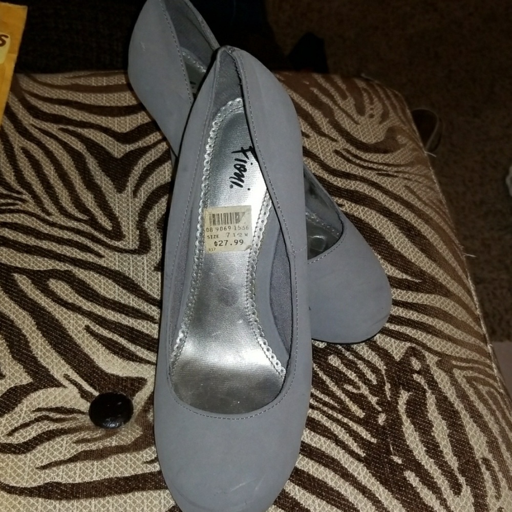 Fioni faux suede pumps